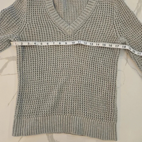 J. Crew V-Neck Long Sleeve Cotton Knit Sweater Gray Womens Size Medium - Picture 8 of 9